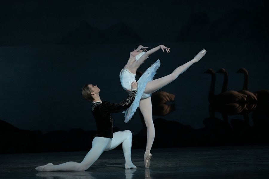 БЕСКОНЕЧНЫЙ БЕГ ПРИНЦА ЗИГФРИДА: ПУТЕВОДИТЕЛЬ ПО БАЛЕТУ «ЛЕБЕДИНОЕ ОЗЕРО»